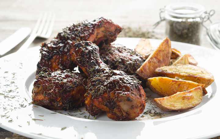 Gegrillte Hühnerkeulen mit Tomaten-Balsamico-Marinade