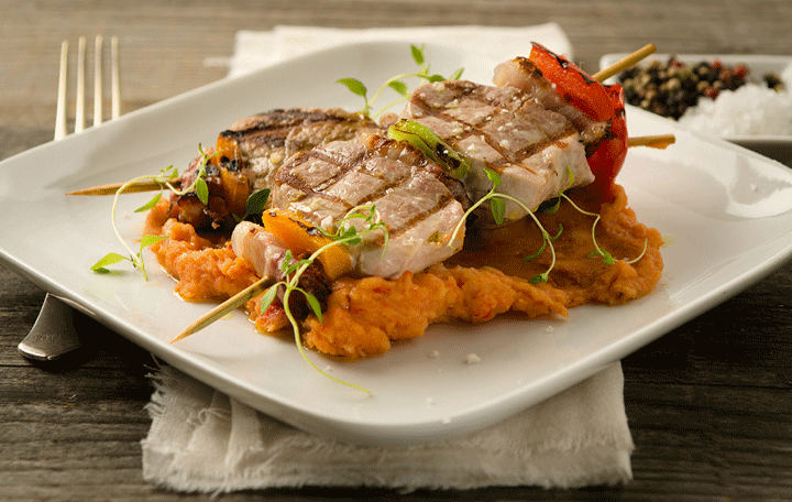 Schweinsfilet am Spieß mit Paprikapüree