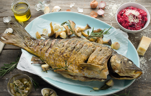 Karpfen mit Kräuterseitlingen und Rote-Rüben-Risotto