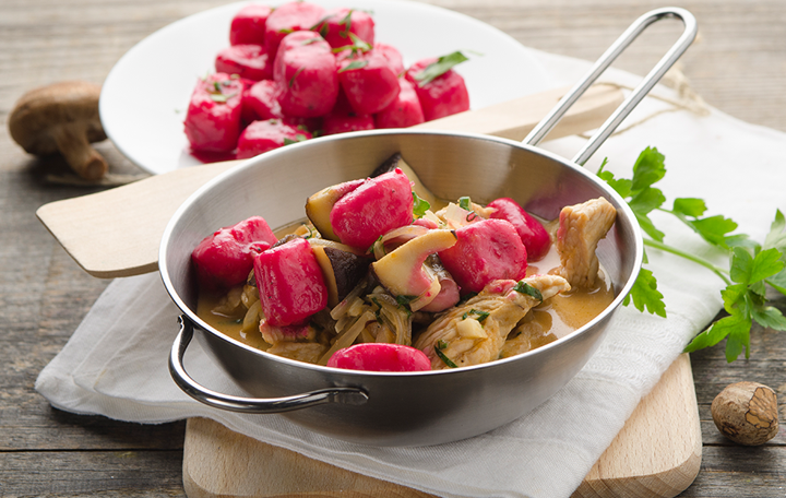 Putengeschnetzeltes mit Shiitake und Rote-Rüben-Gnocchi