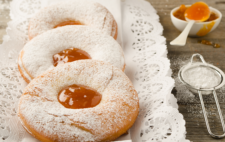 Bauernkrapfen mit Marillenmarmelade