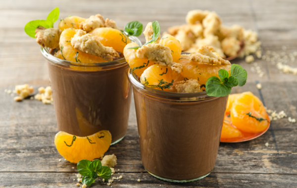 Orangen-Schoko-Mousse mit Maroni-Crumble und Clementinen