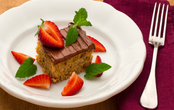 Haselnussschnitte mit Erdbeerminze und Nougatcreme