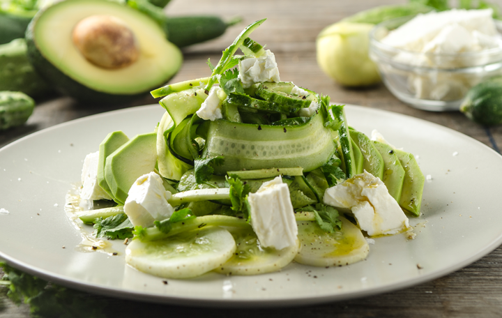 Carpaccio aus Gurkenraritäten mit Senf-Vinaigrette