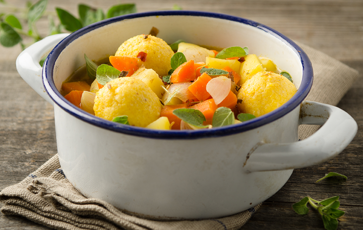 Feuriger Kartoffel-Eintopf mit Grieß-Bällchen | Rezept – Ja! Natürlich