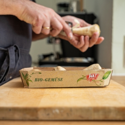 Peterwurzencremesuppe mit Speck-Datteln Marcel Drabits Ja! Natürlich