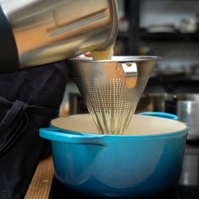 Peterwurzencremesuppe mit Speck-Datteln Marcel Drabits Ja! Natürlich