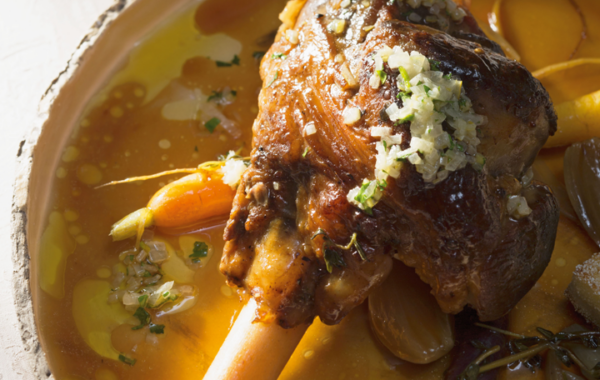 Geschmorte Lammstelze mit Gremolata und Polentaschnitte