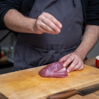 Geschmortes Weidejungrind mit Erdäpfel Pilz Roulade Marcel Drabits Ja! Natürlich