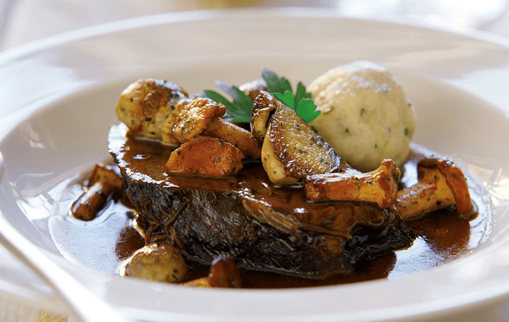 Geschmortes Hüferschwanzel mit Schwammerl