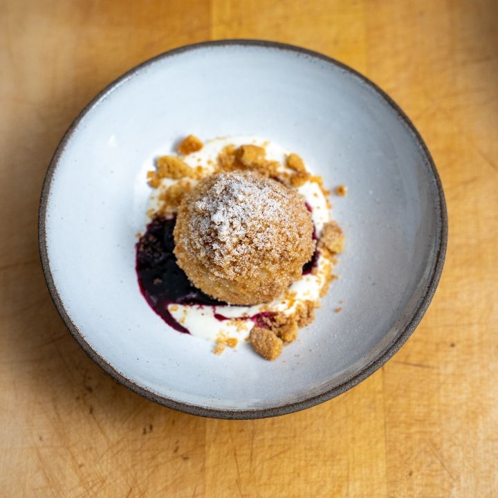 Nuss-Nougat-Knödel mit Orangen-Butterbrösel &amp; Hollerröster | Rezept ...