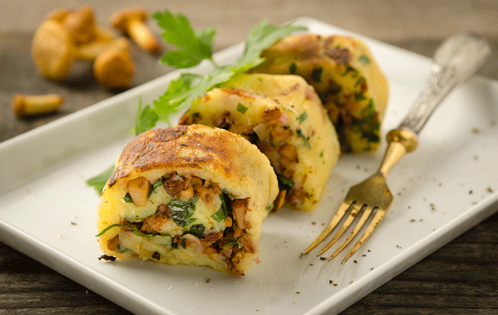 Erdäpfelroulade mit Eierschwammerl