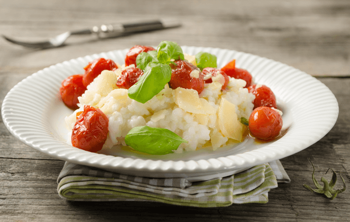 Risotto mit Cocktailtomaten, Basilikum und Parmeduro
