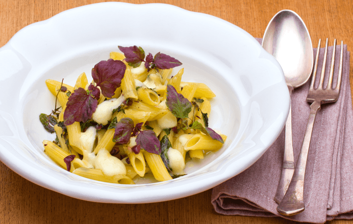Überbackene Penne mit Perilla und Oliven