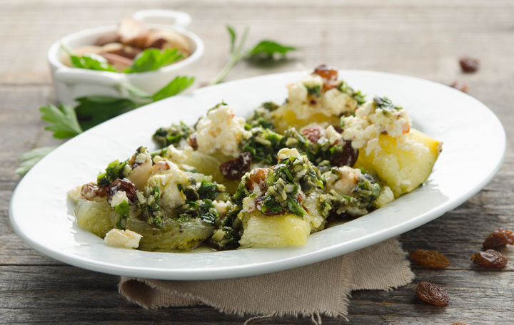 Gebratener Kürbis mit Kürbiskernsauce, Fetakäse, Paranüsse und Sultaninen