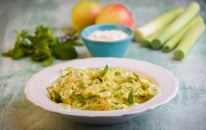 Apfel-Lauchsalat mit Minze