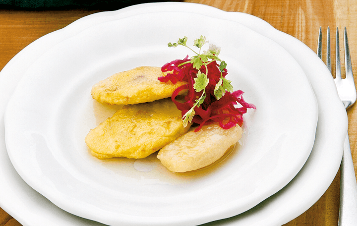 Knusprige Rotkrauttascherl mit Birnen