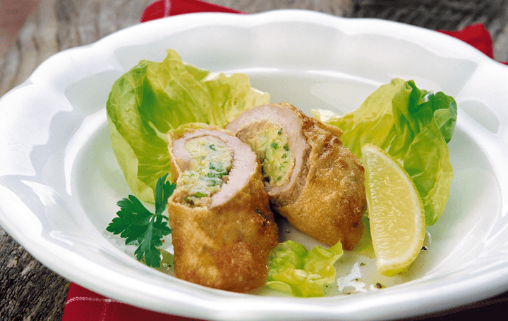 Gerolltes Kalbsschnitzel mit Erdäpfel-Jungzwiebelfülle