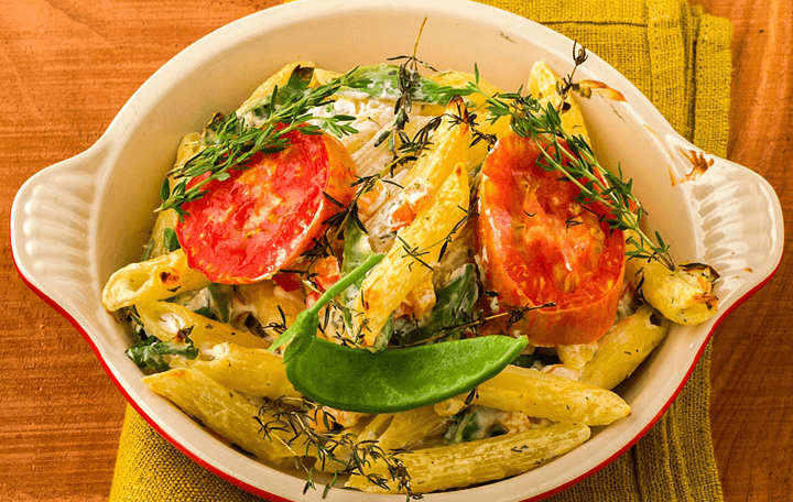 Überbackene Penne mit Frischkäsecreme und Kräuter