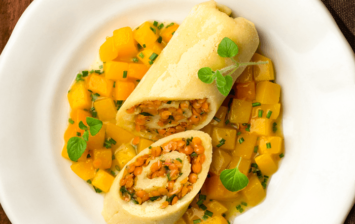 Erdäpfelroulade mit Kürbisragout