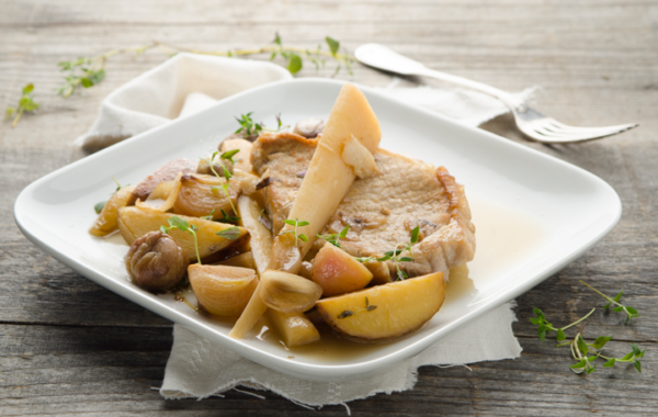 Rosa geschmorter Schweinerücken mit Pastinaken, Maroni & Erdäpfeln