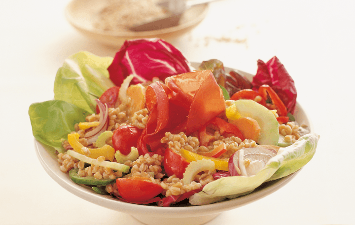 Gartensalat mit Dinkelreis und Osso Collo