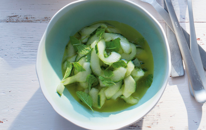 Gurkensalat mit Zitronenmelisse