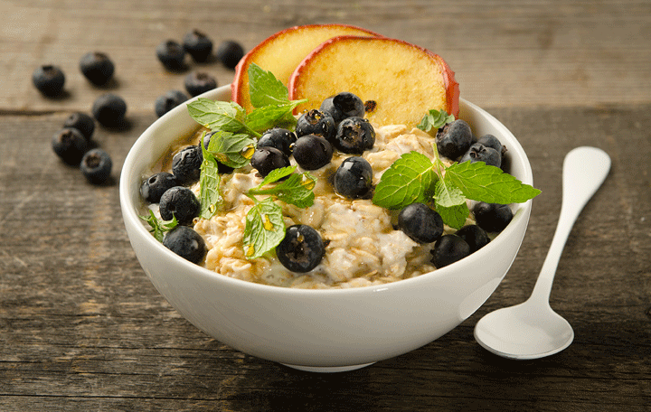 Heidelbeer-Apfel-Müsli auf „Bircher Art“
