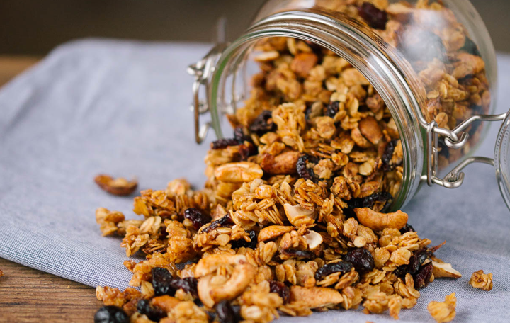 Hafergranola mit Cranberries & Cashews