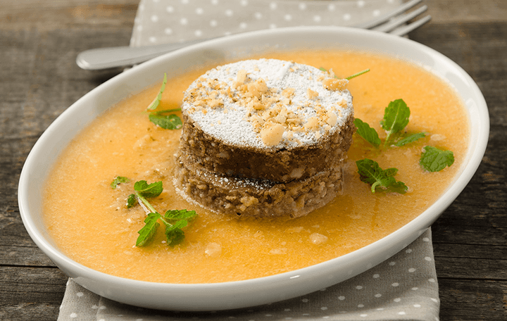 Dinkel-Nuss-Kakao Kuchen mit kalter Melonensuppe (vegan)