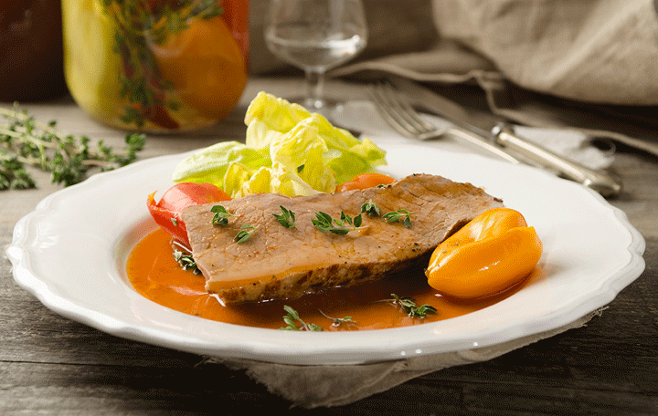 Kalbsbraten mit eingelegten Paprikararitäten