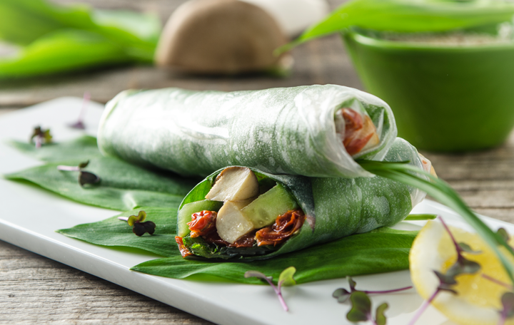 Bärlauch-Reisteigrollen mit Chili-Sesam-Dip