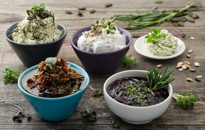 5 verschiedene Kräuter-Dips