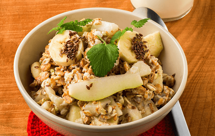 Bananenmüsli mit Äpfeln und Birnen