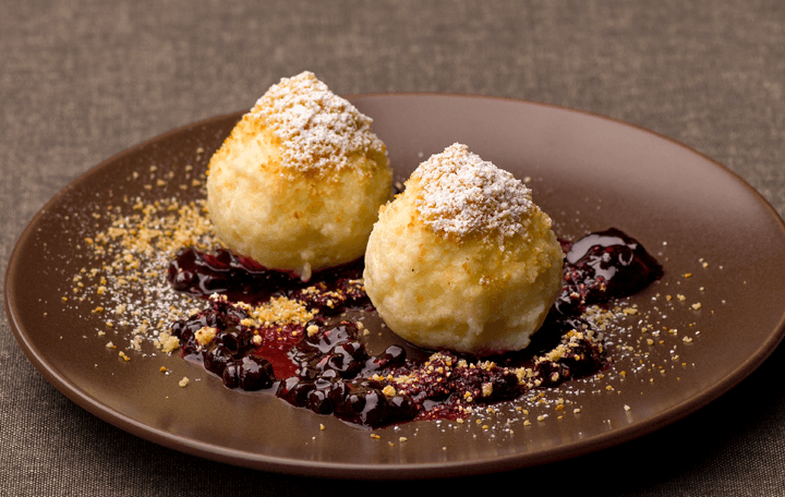 Topfenknödel mit Butterbröseln