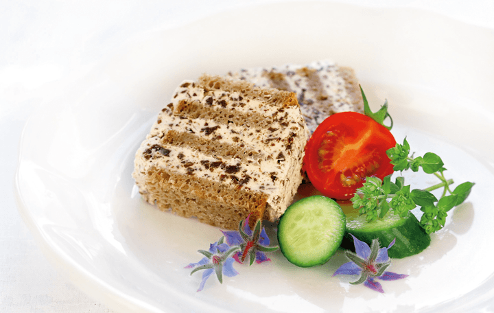 Vollkornbrotterrine mit Pumpernickelcreme
