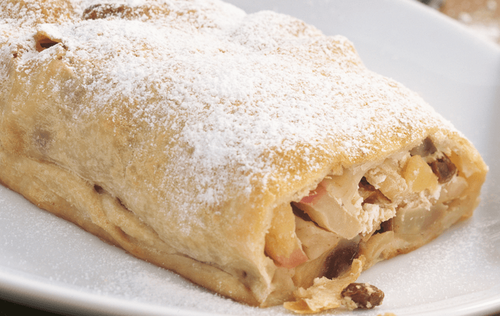 Dinkel-Vollkornstrudel mit Apfel/Topfenfülle