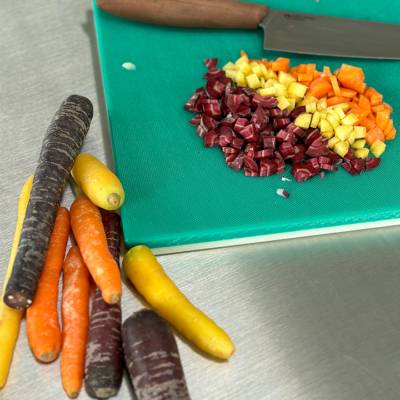 Veggie Bolognese mit Spirelli und Feta | Step 1 | Ja! Natürlich