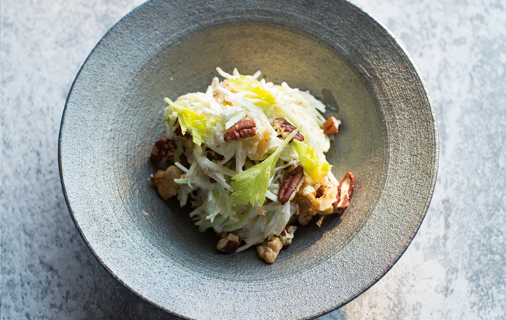 Waldorfsalat mit Pastinaken und Schafjoghurt