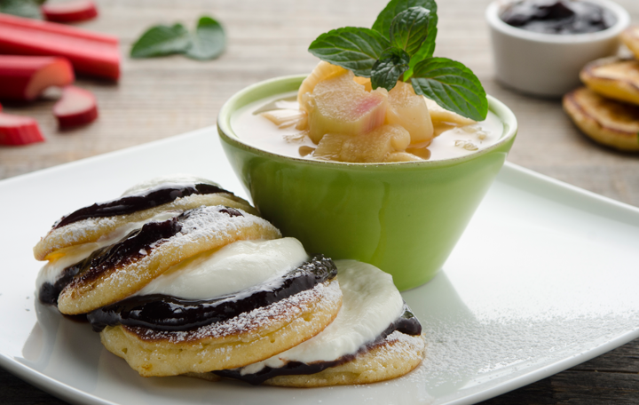 Böhmische Dalken mit Rhabarberkompott