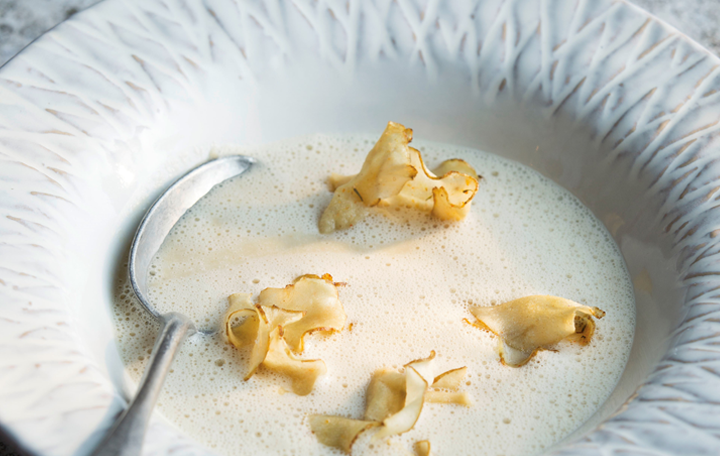 Topinamburschaumsuppe mit Malzbier und Topinamburchips