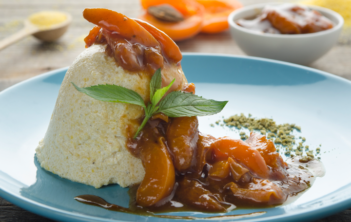 Polenta-Sesam-Flammeri mit Marillen