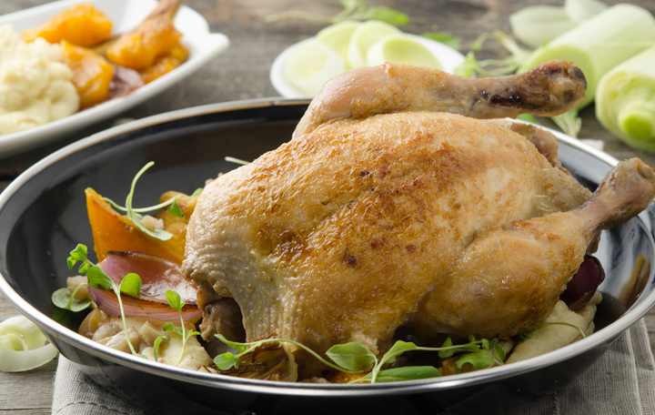 Geschmorter Mini-Gockel mit Maroni, Kürbis und Selleriepüree