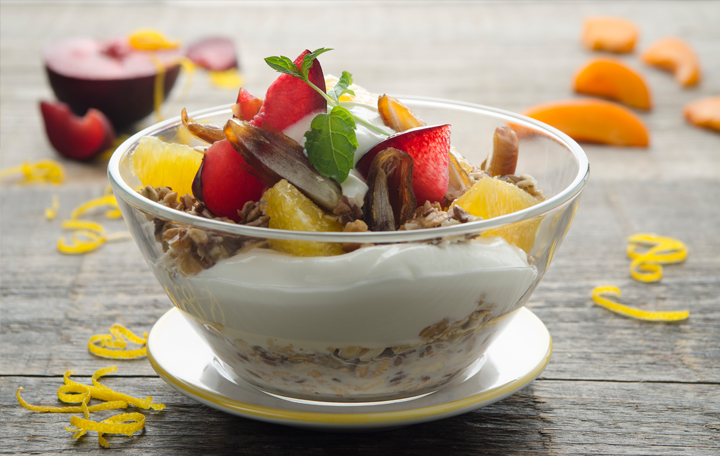 Overnight Oats mit Honig, Kernen und Datteln