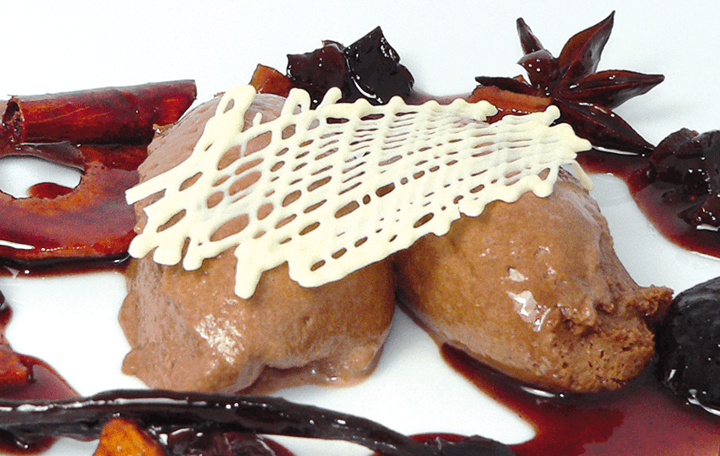 Lebkuchen-Mousse mit Trockenfrüchten