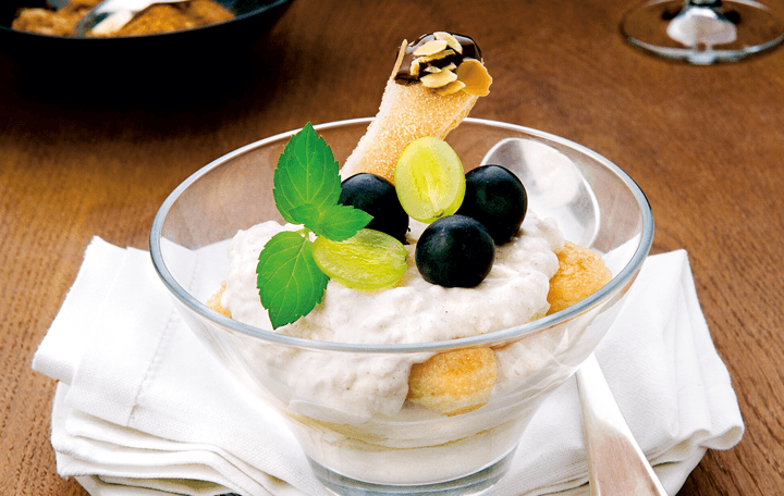 Frischkäsecreme mit Zimt und Weinbiskotten