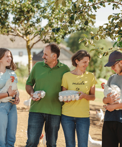 Familie Grimps mit Hühnern und Eiern | Ja! Natürlich