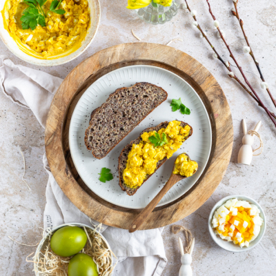 Mohnbrot mit Ei Curry Hummus Simone Kemptner