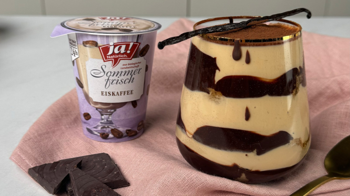 Kaffee-Joghurt-Dessert im Glas
