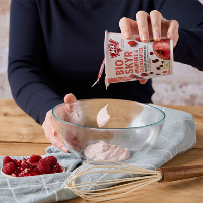 Skyr Creme mit Nüssen Rezept Step 1 - Ja! Natürlich